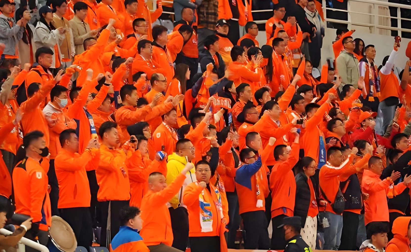 关于主场作战表现出色,球队传奇再度掀起高潮的信息 关于主场作战表现出色,球队传奇再度掀起高潮的信息