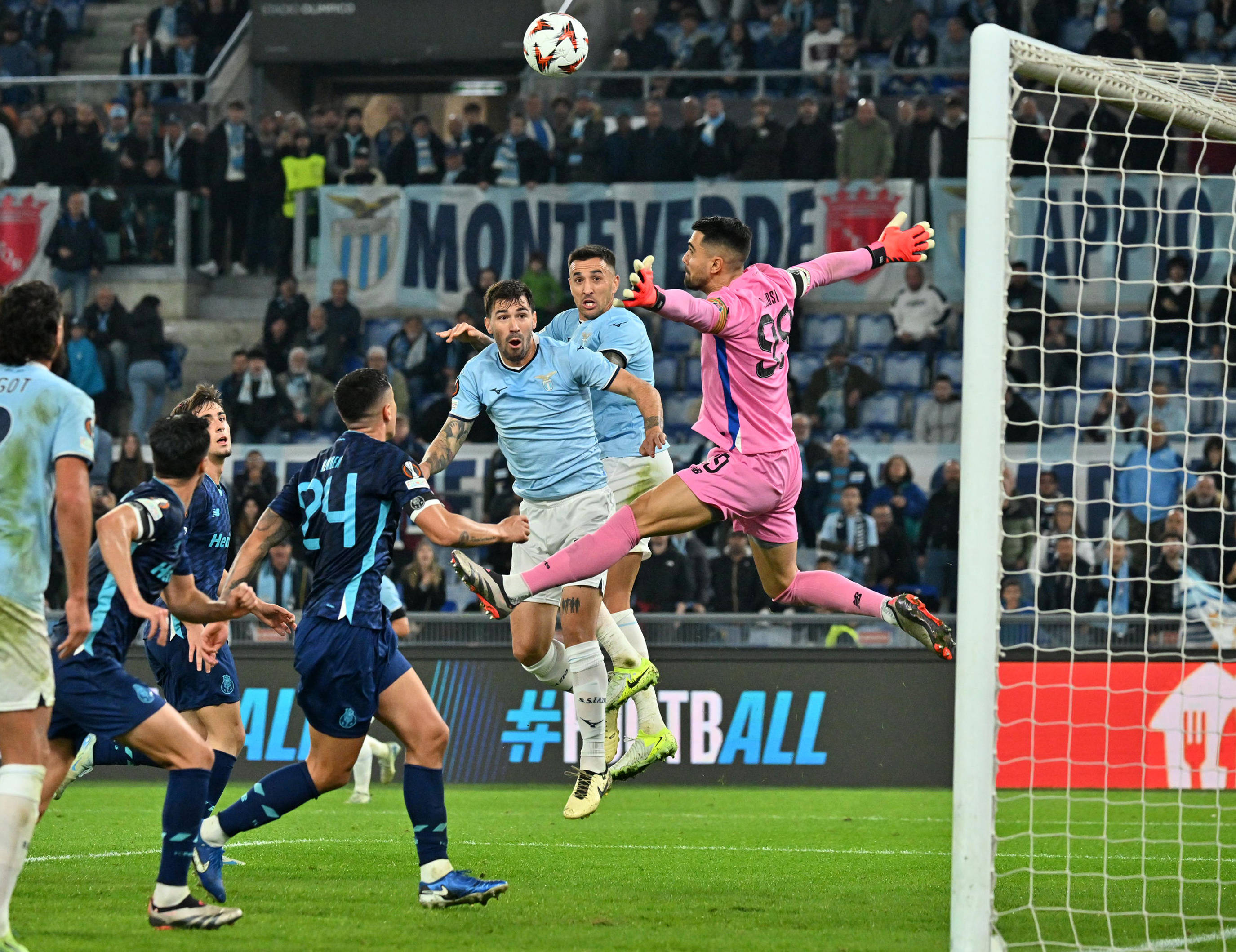 波黑足球队在欧洲比赛中大放异彩 波黑足球队在欧洲比赛中大放异彩