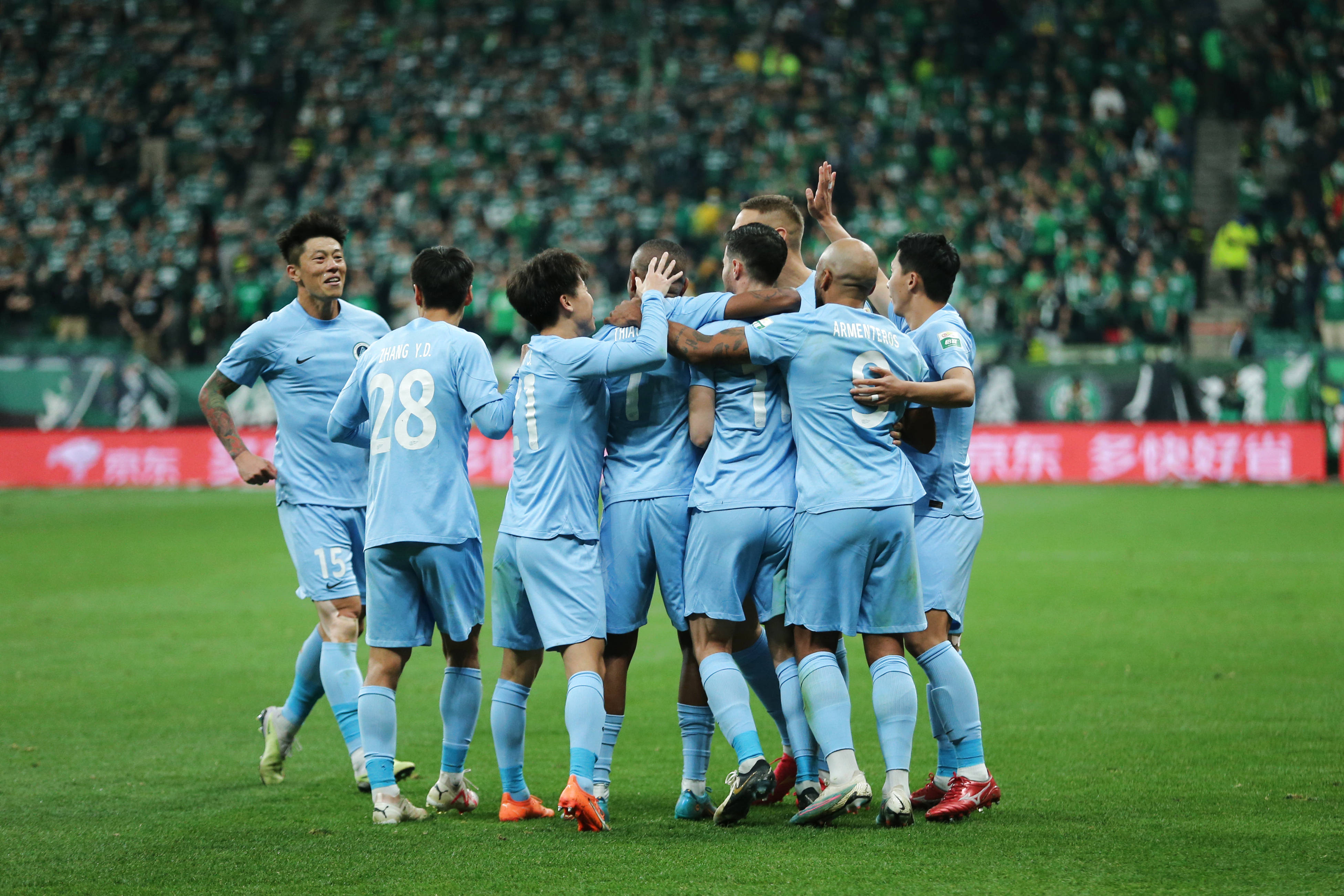 中超联赛场上球员们技术精湛,精彩比赛频频上演的简单介绍 中超联赛场上球员们技术精湛,精彩比赛频频上演的简单介绍