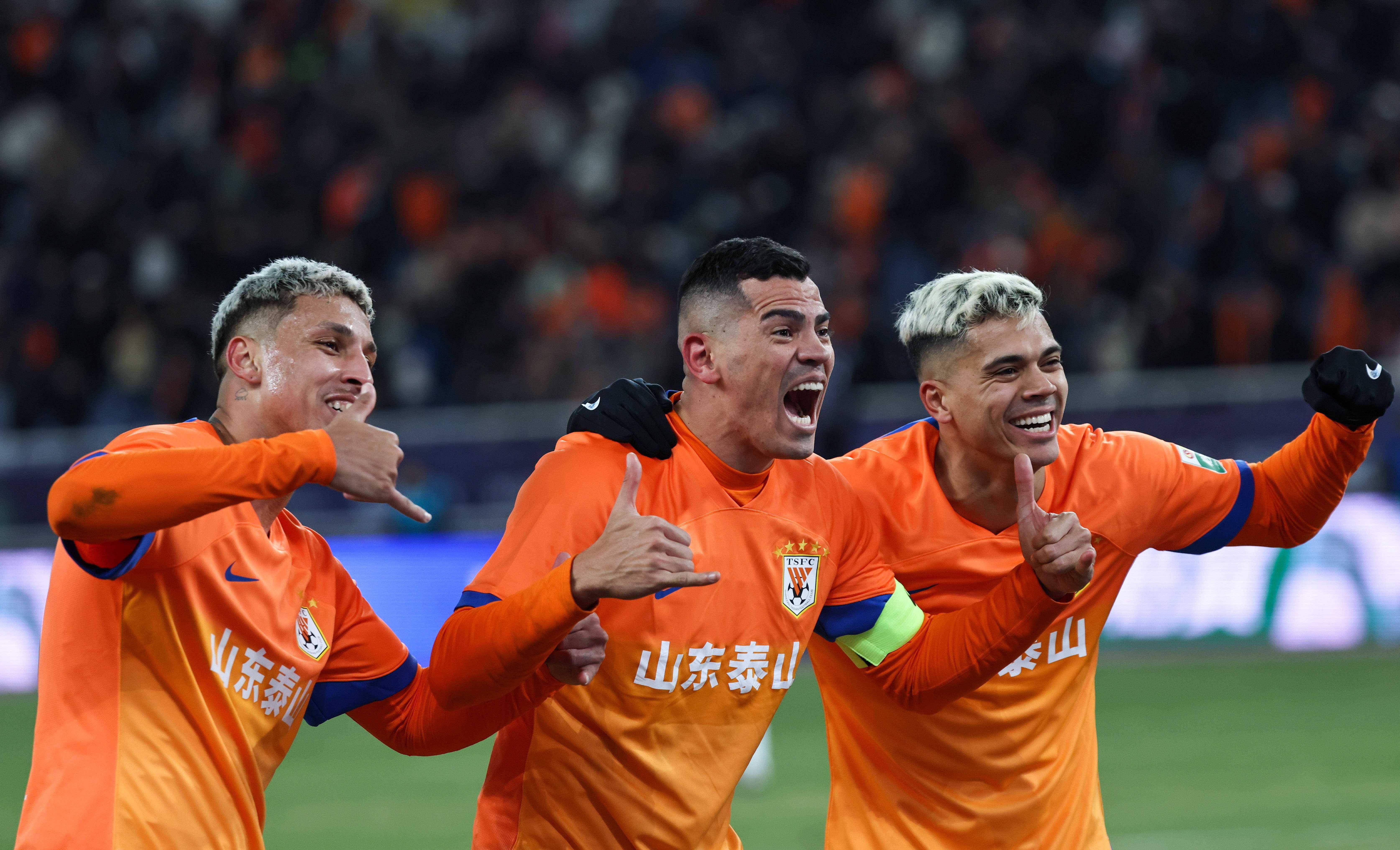 中超联赛场上球员们技术精湛,精彩比赛频频上演的简单介绍 中超联赛场上球员们技术精湛,精彩比赛频频上演的简单介绍