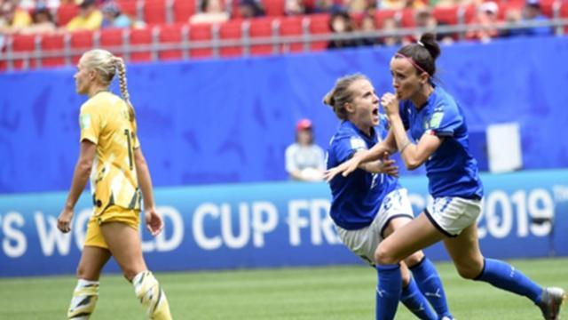 塞尔维亚队在女足赛场闯出一片天 塞尔维亚队在女足赛场闯出一片天