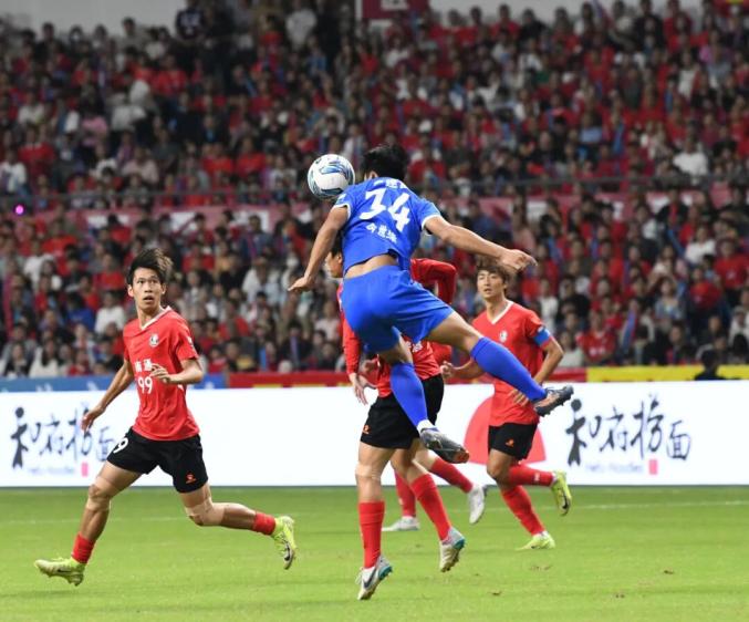 热血澎湃的比赛,双方球员在场上拼尽全力的简单介绍 热血澎湃的比赛,双方球员在场上拼尽全力的简单介绍