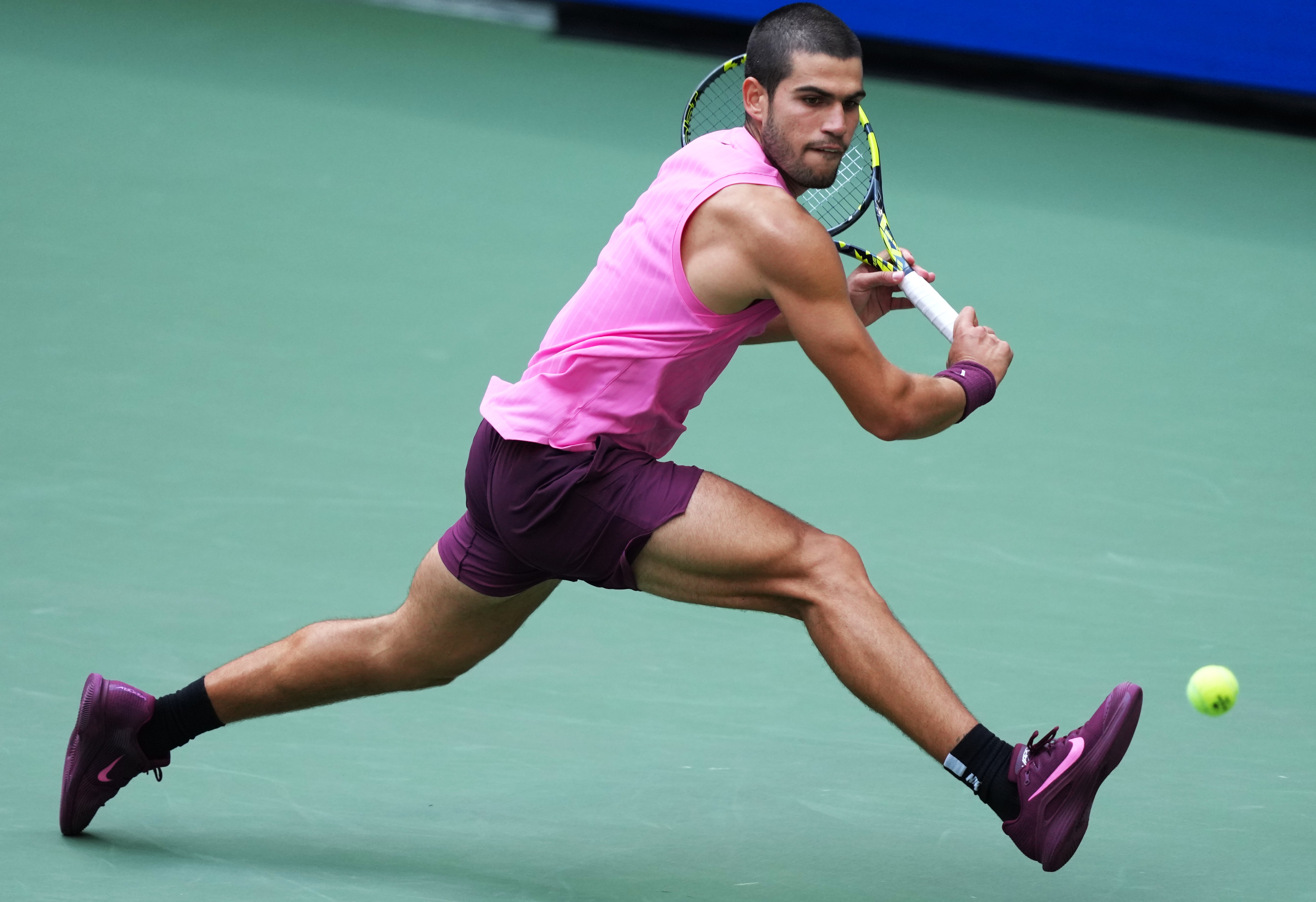 戴维斯杯力克美网，阿尔卡拉斯惊艳四座