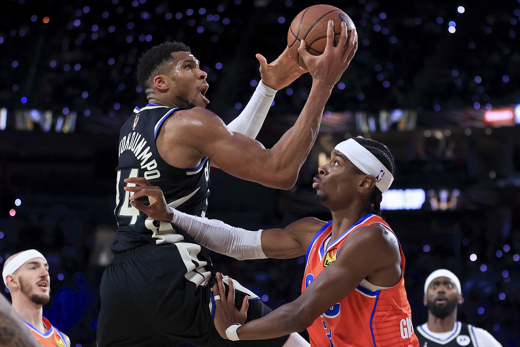 雄鹿横扫火箭，字母哥状态火热