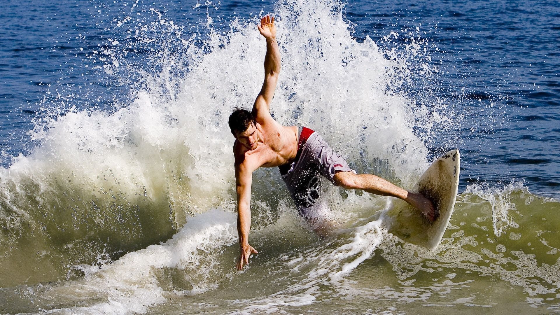 罗马力克日本，阿什拉夫高光表现背后的战术革命与个人英雄主义